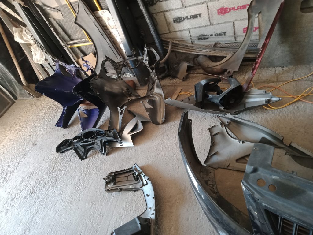 Media af1qipm47cib9itcr4jqtg3ig1soshpyxyhmv8ia – Reparație plastic auto Chișinău