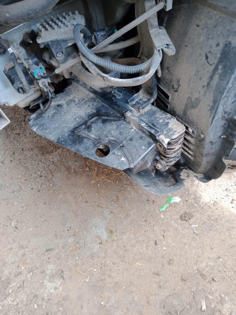 Lipire piesă auto precisă – RePlastMD atelier RePlastMD