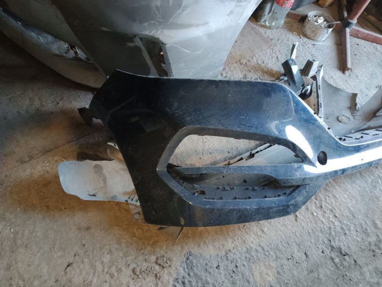 Lipire panou auto rapidă – RePlastMD Chișinău